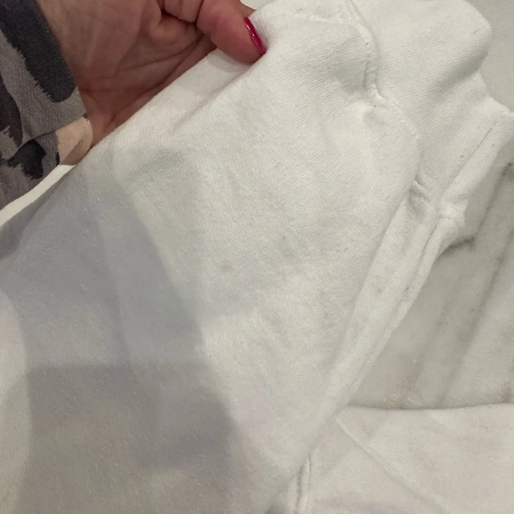 Skull sweatshirt. Size large. Unisex size. - Picture 5 of 7